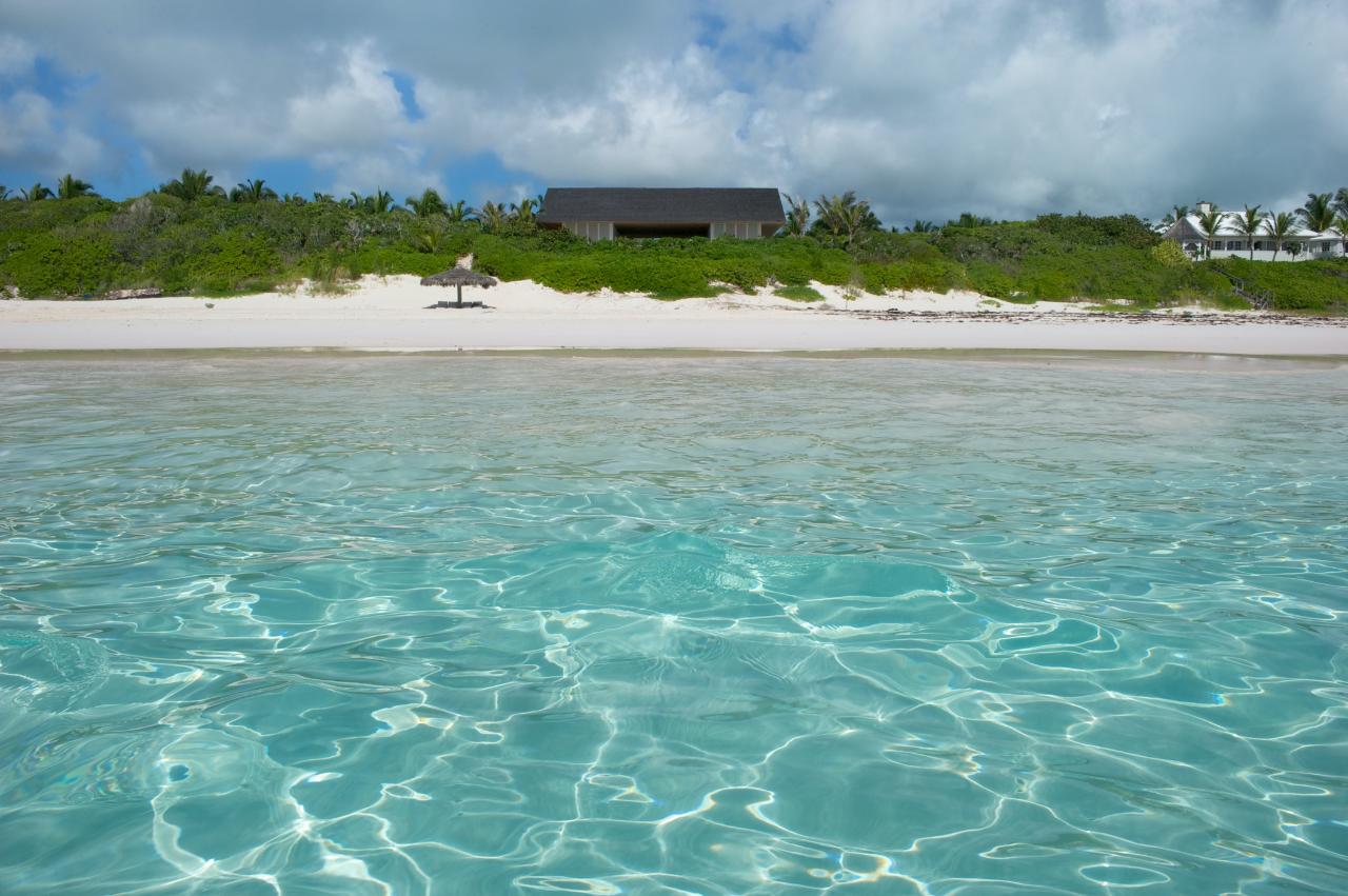 /listing-single-family-home-in-harbour-island-52054.html from Coldwell Banker Bahamas Real Estate