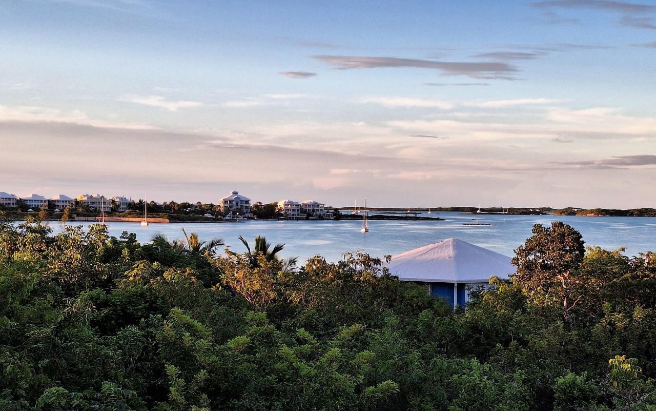/listing-single-family-home-in-flamingo-bay-72601.html from Coldwell Banker Bahamas Real Estate