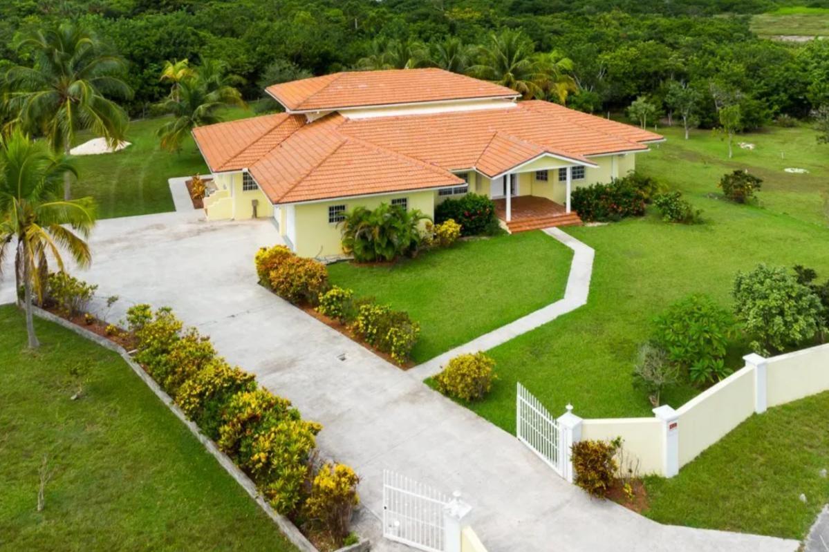 /listing-single-family-home-in-bahamia-67353.html from Coldwell Banker Bahamas Real Estate