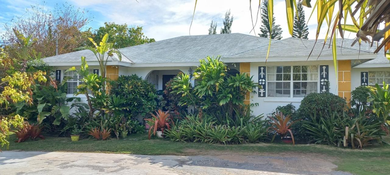 /listing-single-family-home-in-tarpum-bay-67247.html from Coldwell Banker Bahamas Real Estate