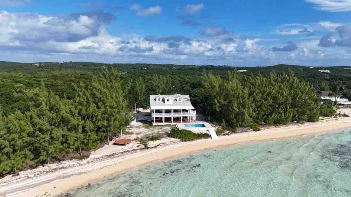 /listing-single-family-home-in-palmetto-point-59333.html from Coldwell Banker Bahamas Real Estate