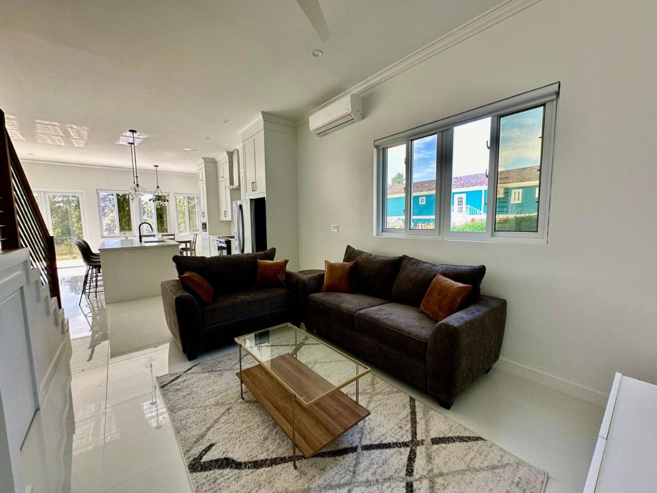 /listing-half-duplex-in-west-bay-street-64590.html from Coldwell Banker Bahamas Real Estate