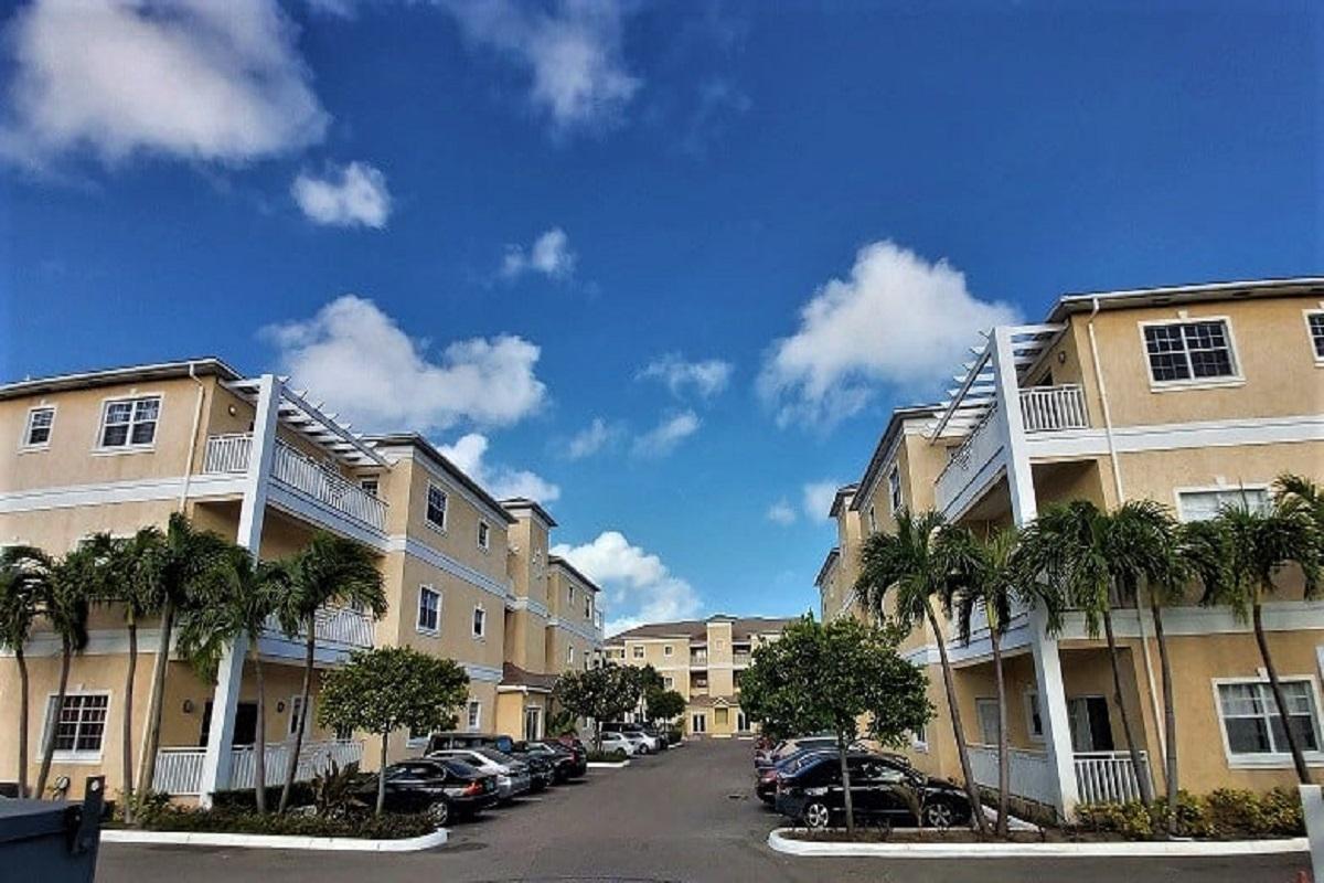 /listing-condo-in-westridge-64571.html from Coldwell Banker Bahamas Real Estate