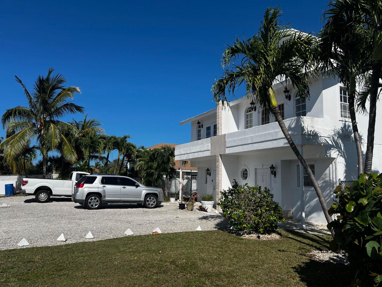 /listing-condo-in-yamacraw-68357.html from Coldwell Banker Bahamas Real Estate