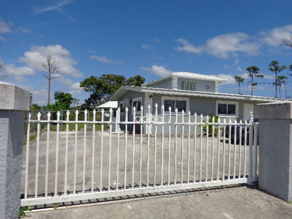 /listing-single-family-home-in-lucaya-68210.html from Coldwell Banker Bahamas Real Estate