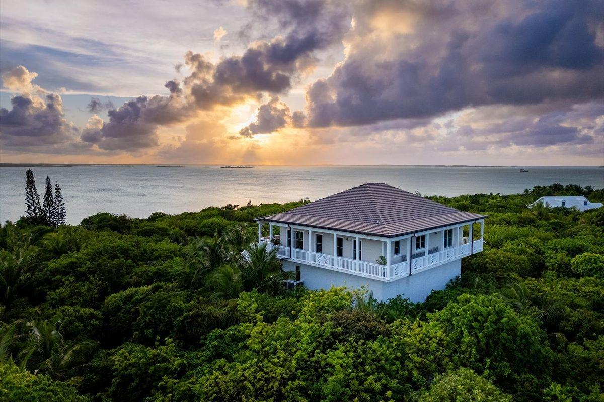 /listing-single-family-home-in-harbour-island-72508.html from Coldwell Banker Bahamas Real Estate