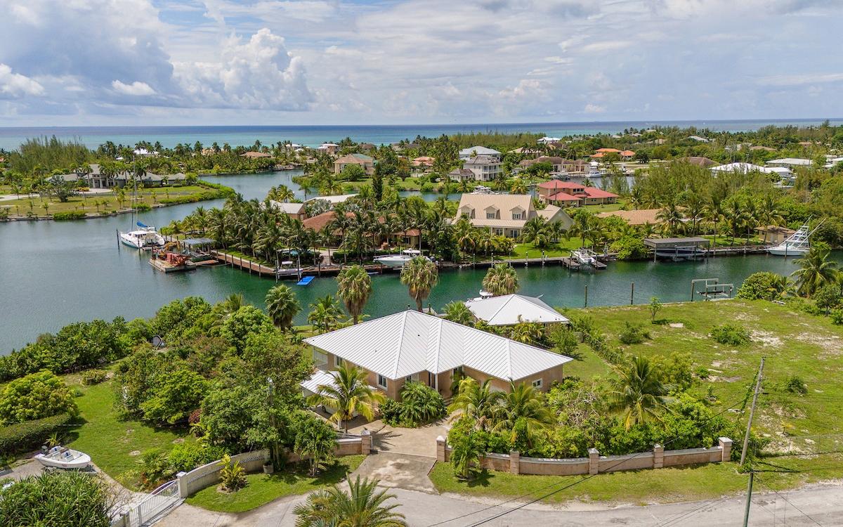 /listing-single-family-home-in-fortune-bay-72359.html from Coldwell Banker Bahamas Real Estate