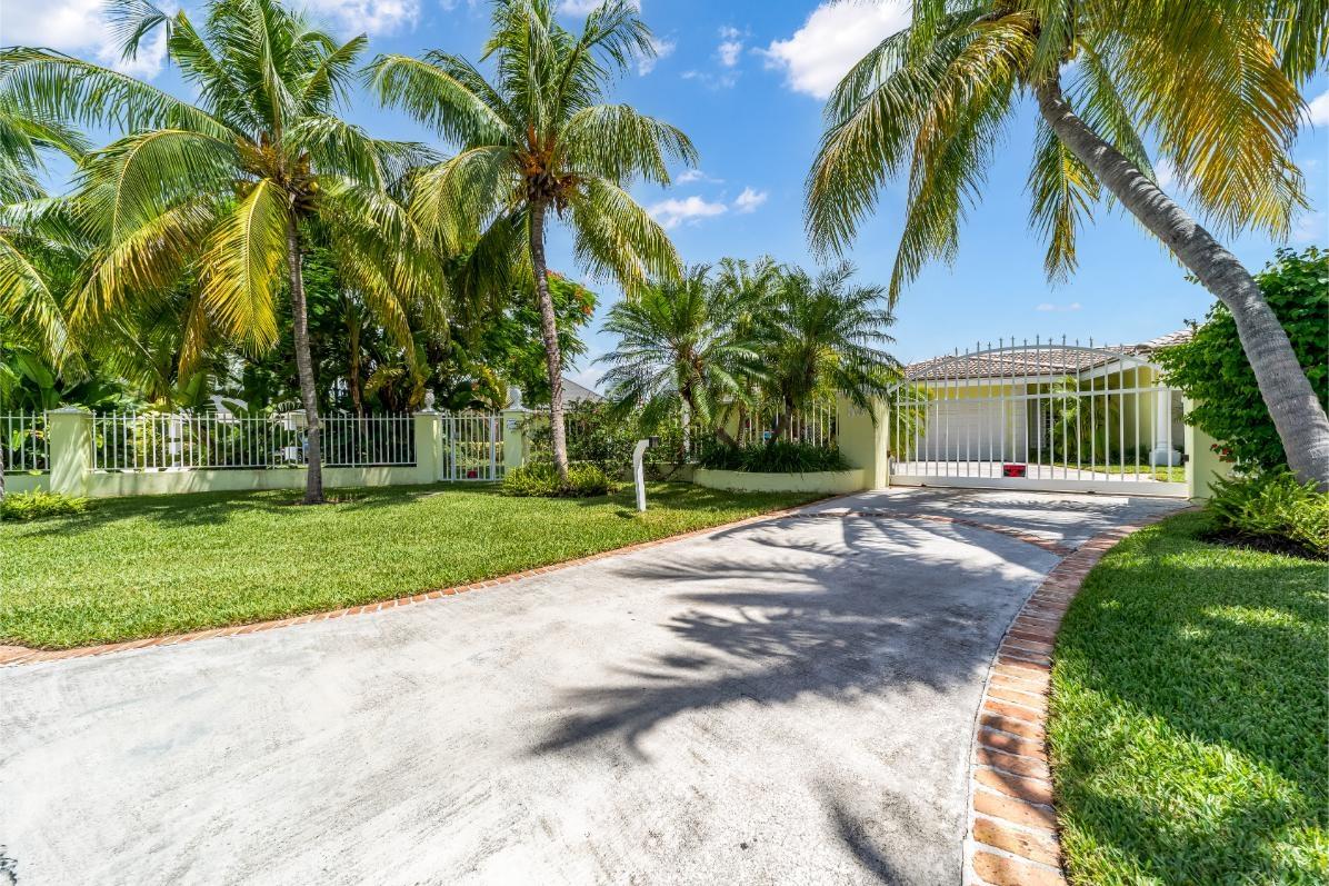 /listing-single-family-home-in-lucaya-71434.html from Coldwell Banker Bahamas Real Estate