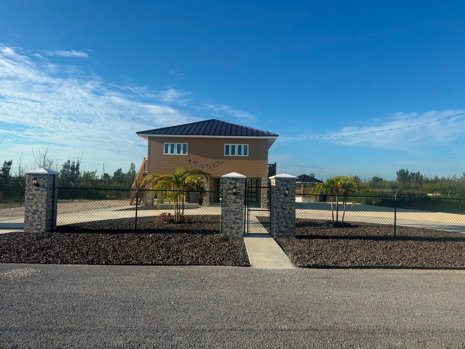 /listing-single-family-home-in-dover-sound-72673.html from Coldwell Banker Bahamas Real Estate