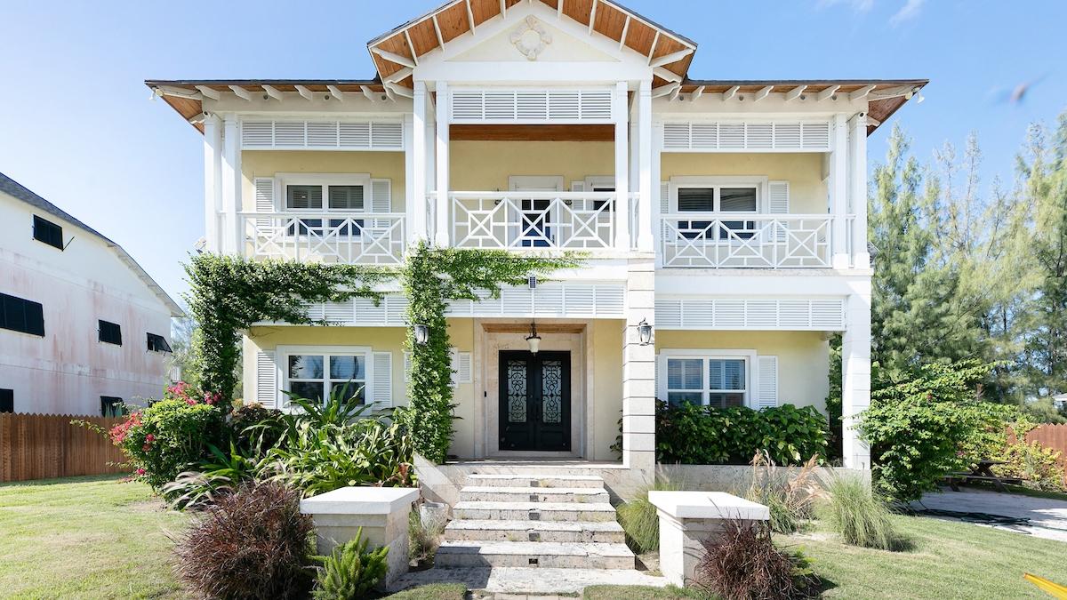 /listing-single-family-home-in-westridge-74515.html from Coldwell Banker Bahamas Real Estate