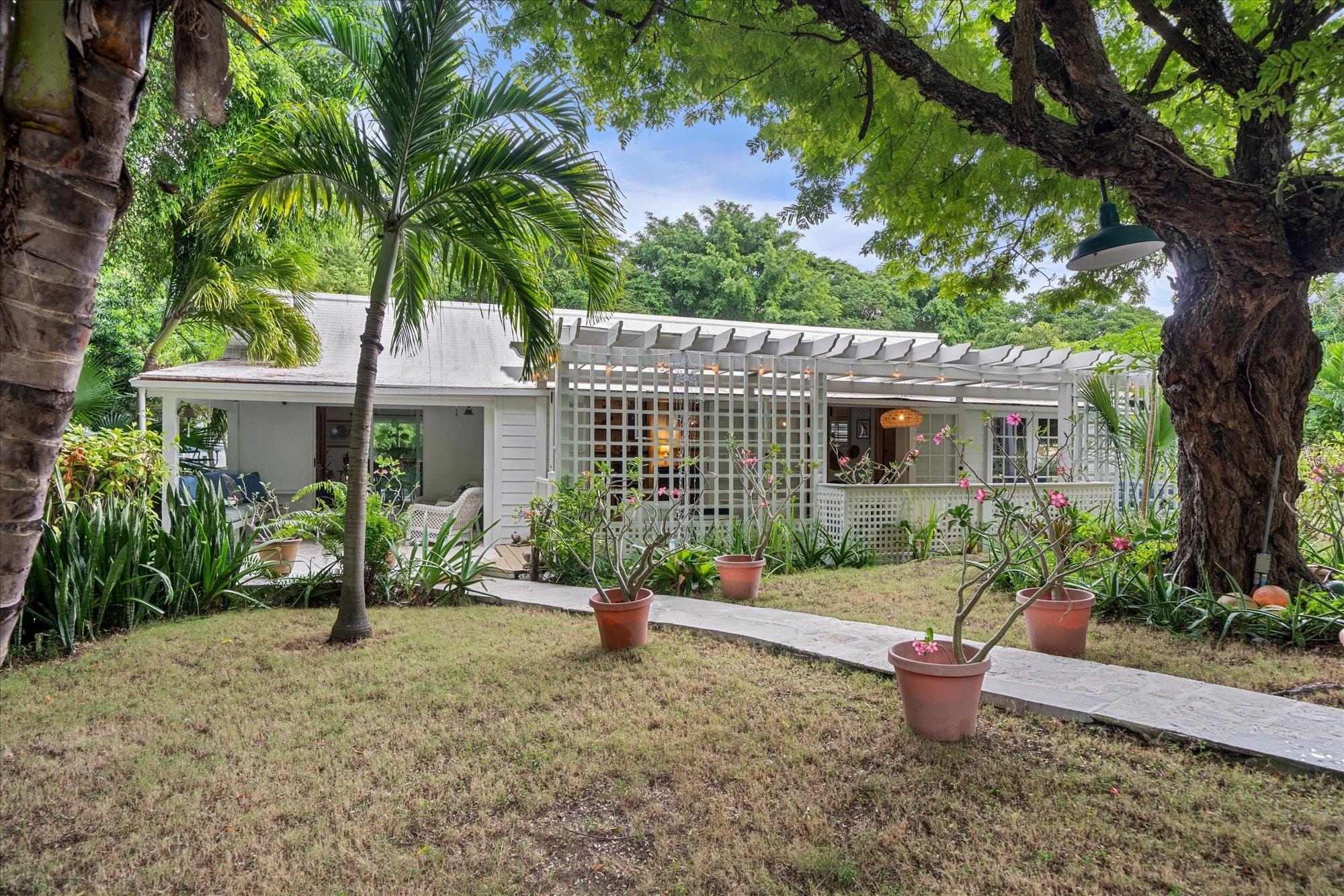 /listing-single-family-home-in-harbour-island-74482.html from Coldwell Banker Bahamas Real Estate