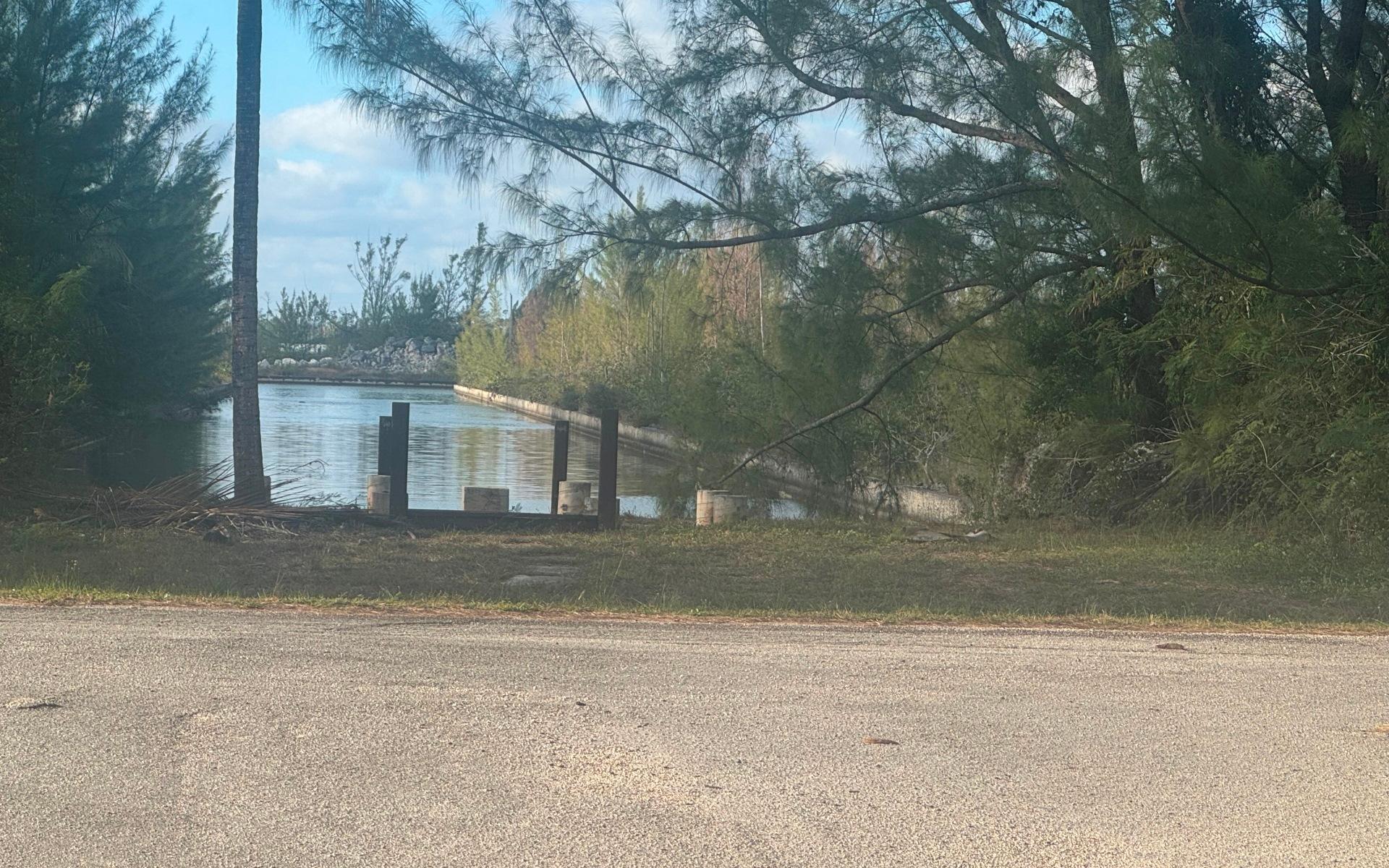 /listing-lots-acreage-in-lincoln-green-74129.html from Coldwell Banker Bahamas Real Estate