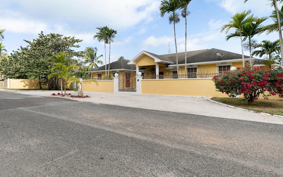 /listing-single-family-home-in-cable-beach-74883.html from Coldwell Banker Bahamas Real Estate