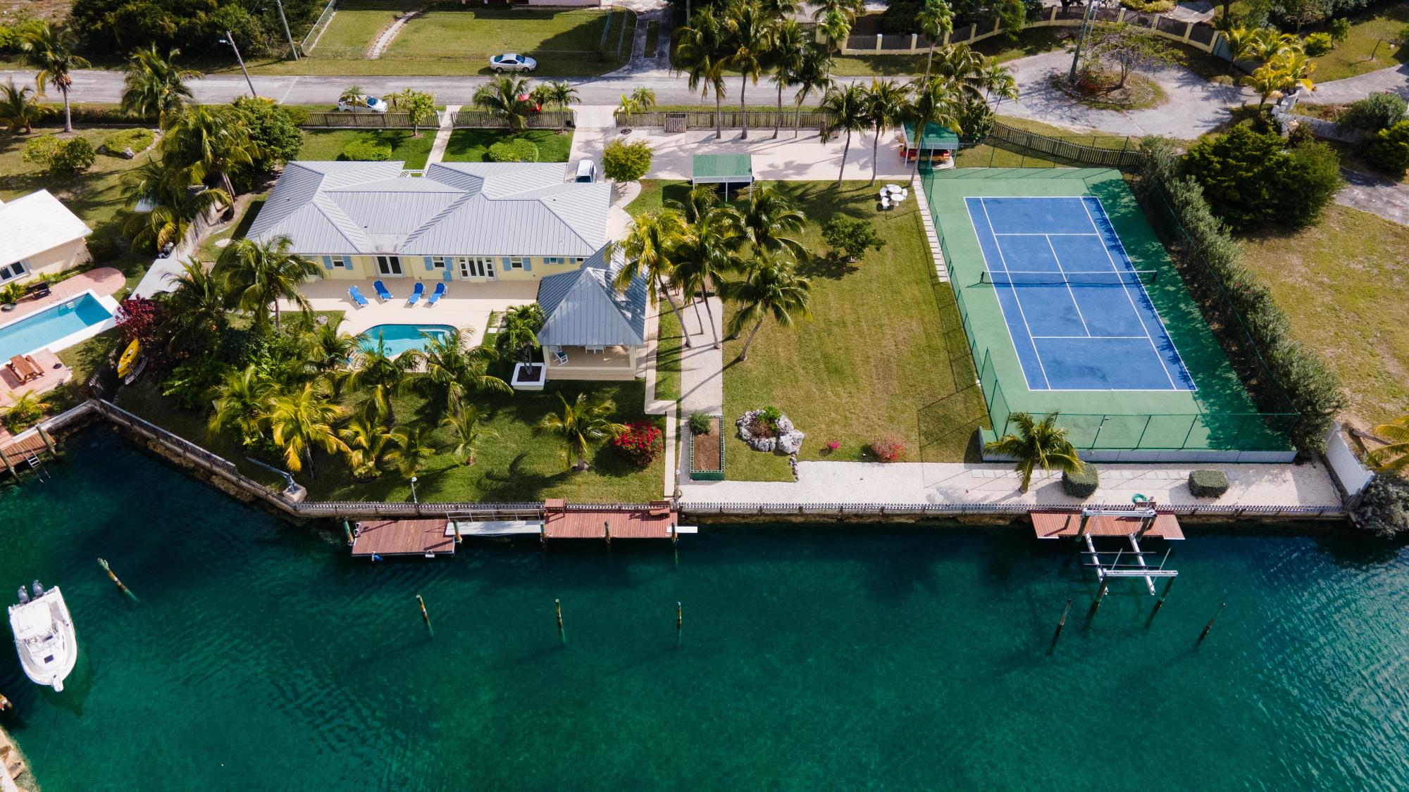/listing-single-family-home-in-lucaya-75156.html from Coldwell Banker Bahamas Real Estate