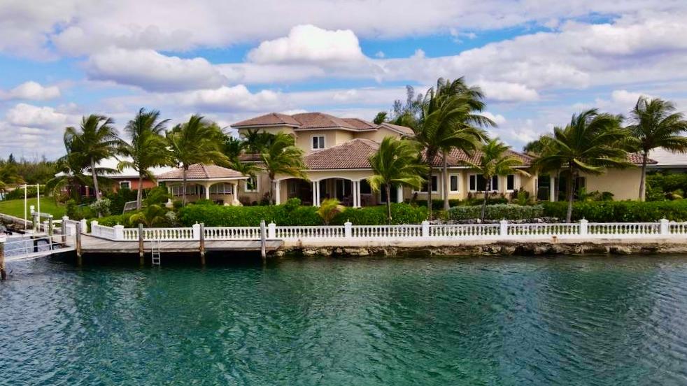 /listing-single-family-home-in-fortune-bay-75411.html from Coldwell Banker Bahamas Real Estate