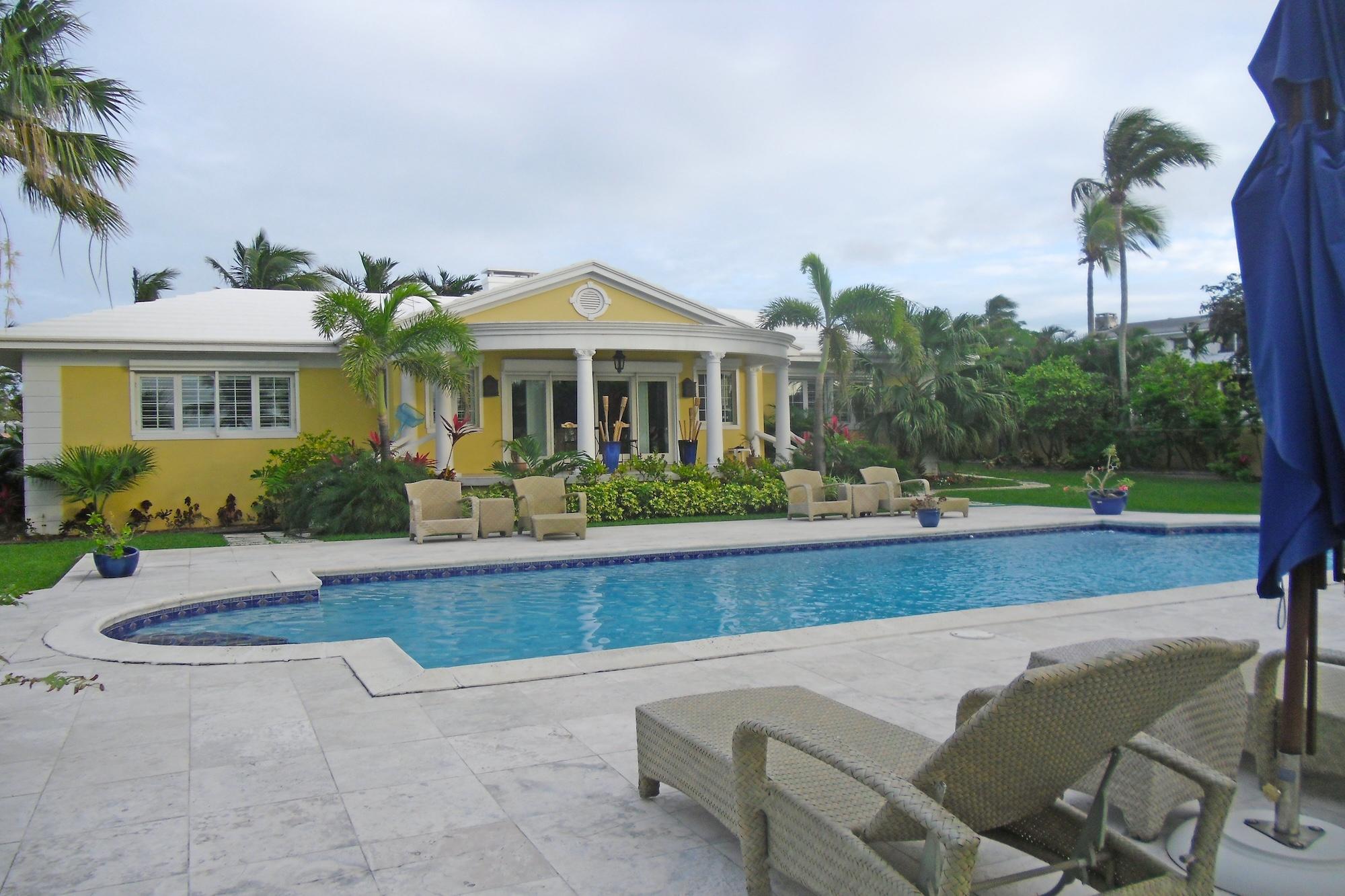 /listing-single-family-home-in-west-bay-street-75216.html from Coldwell Banker Bahamas Real Estate