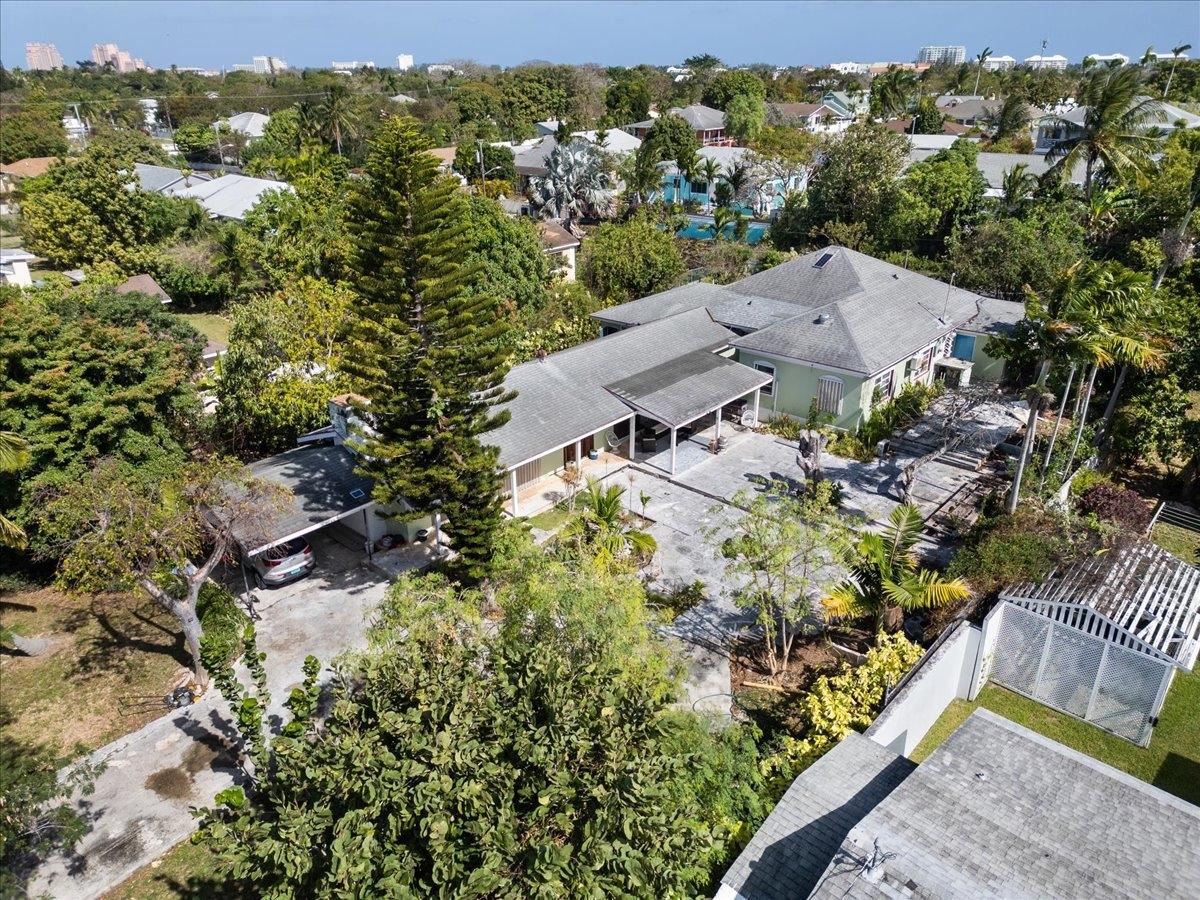 /listing-single-family-home-in-village-road-75287.html from Coldwell Banker Bahamas Real Estate