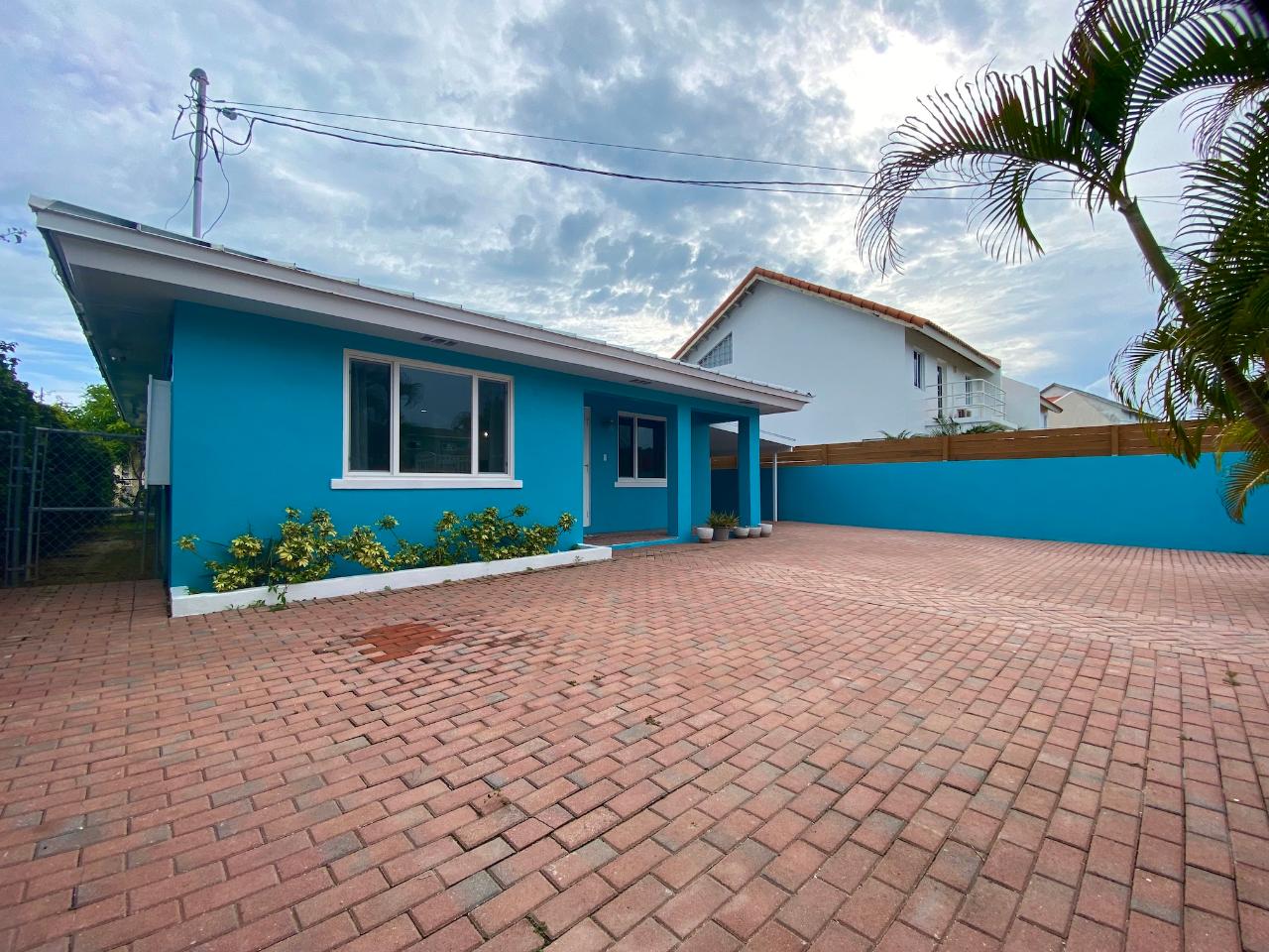 /listing-single-family-home-in-west-bay-street-76569.html from Coldwell Banker Bahamas Real Estate