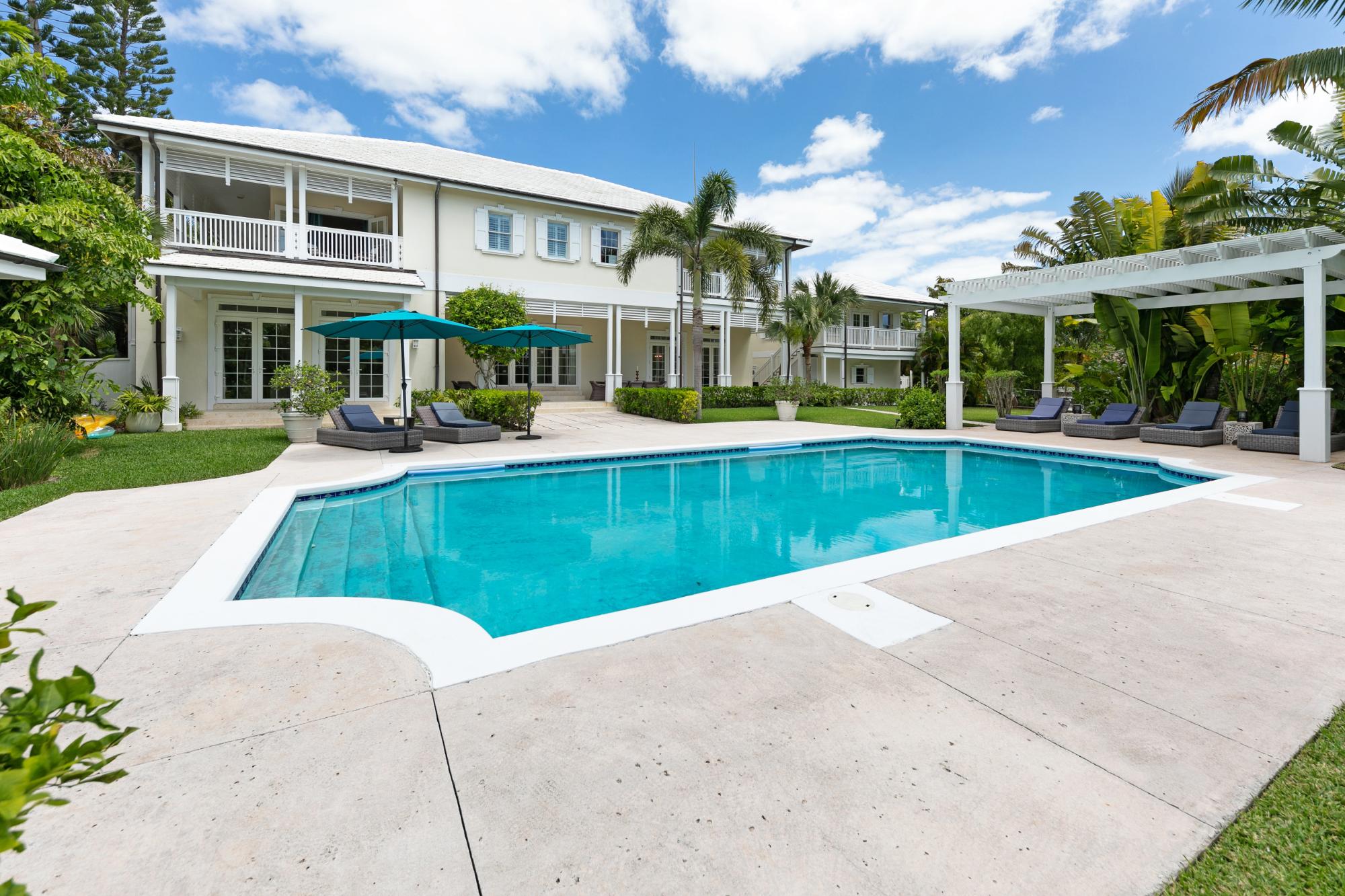 /listing-single-family-home-in-old-fort-bay-75895.html from Coldwell Banker Bahamas Real Estate