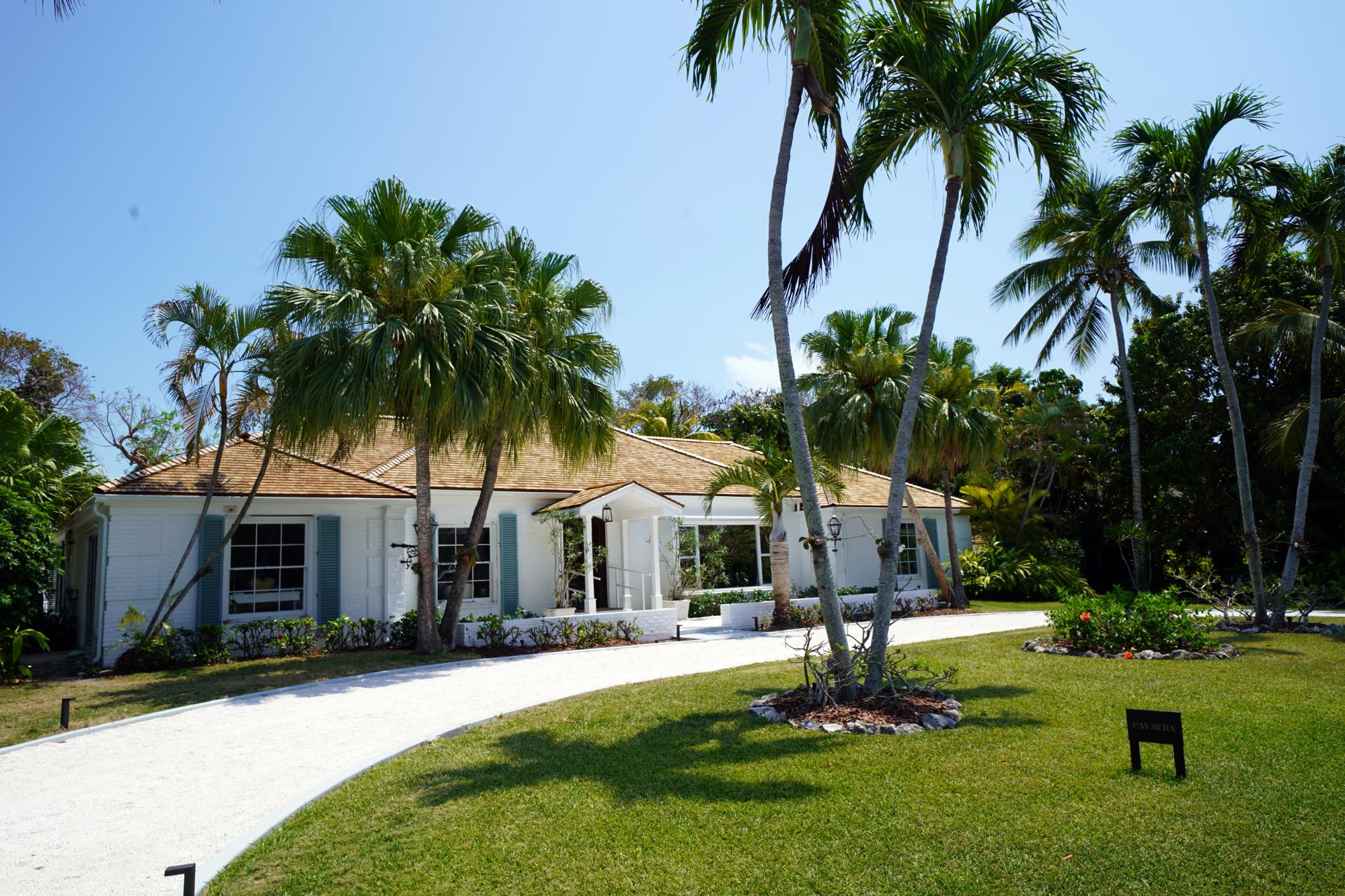 /listing-single-family-home-in-lyford-cay-76031.html from Coldwell Banker Bahamas Real Estate
