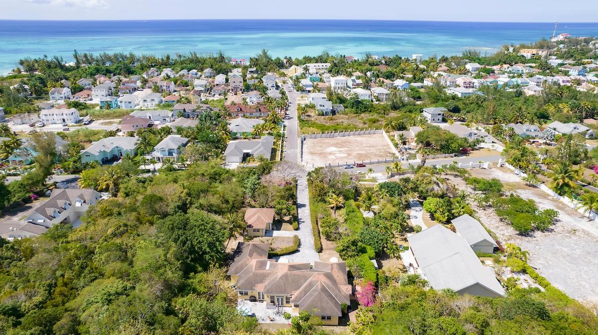 /listing-single-family-home-in-westridge-76013.html from Coldwell Banker Bahamas Real Estate