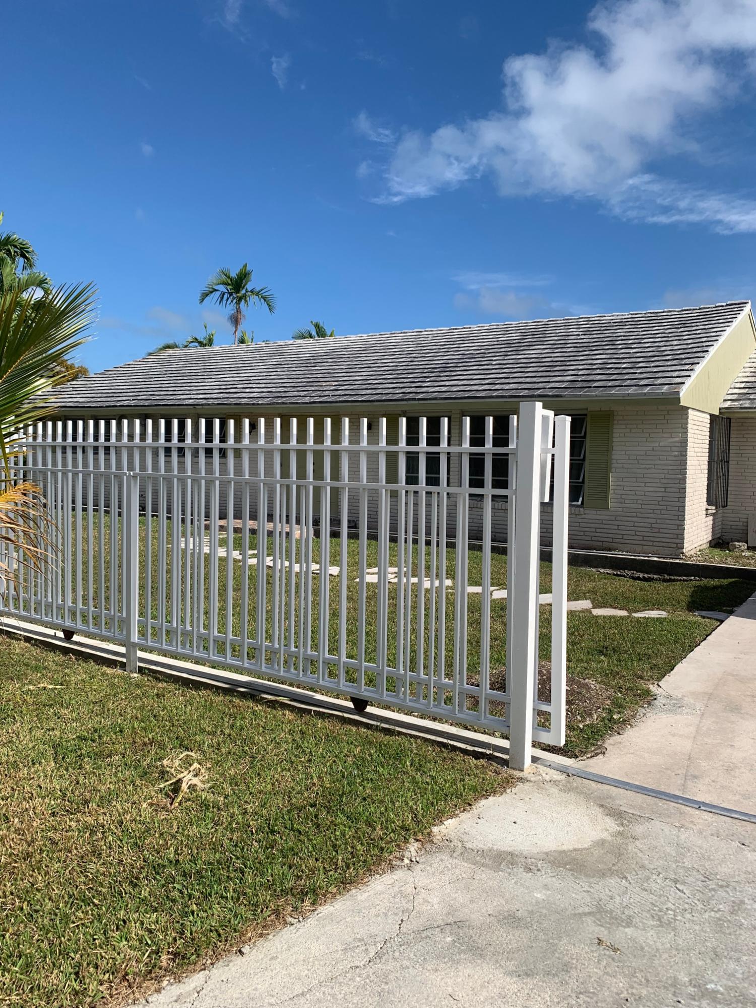 /listing-single-family-home-in-lucaya-76119.html from Coldwell Banker Bahamas Real Estate