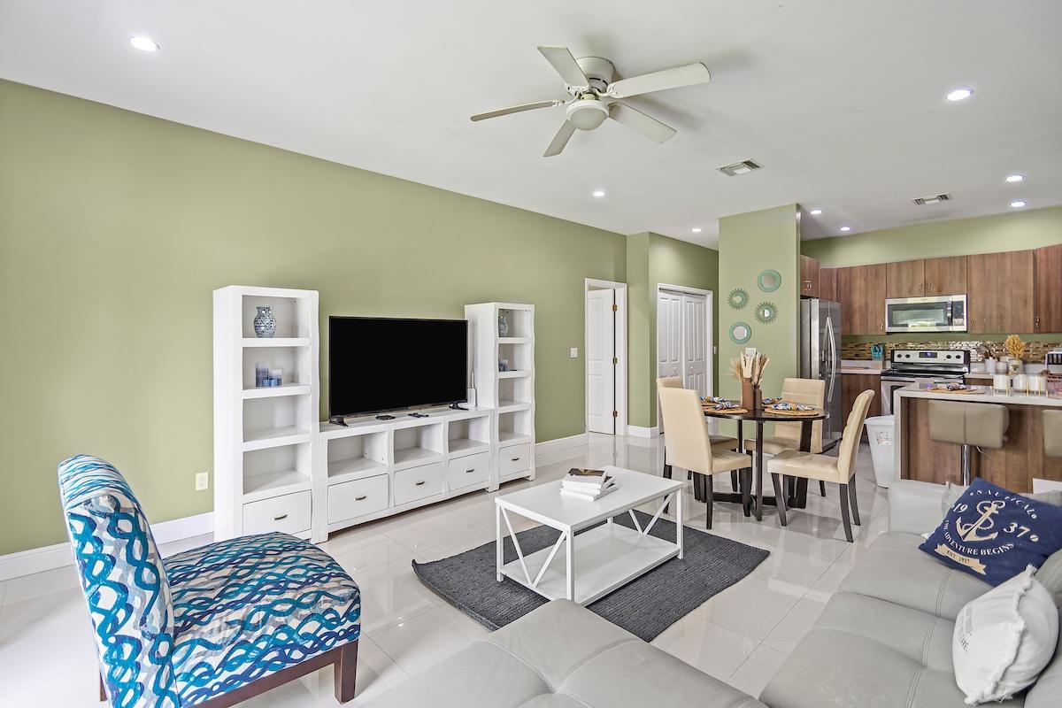 /listing-condo-in-venetian-west-76283.html from Coldwell Banker Bahamas Real Estate