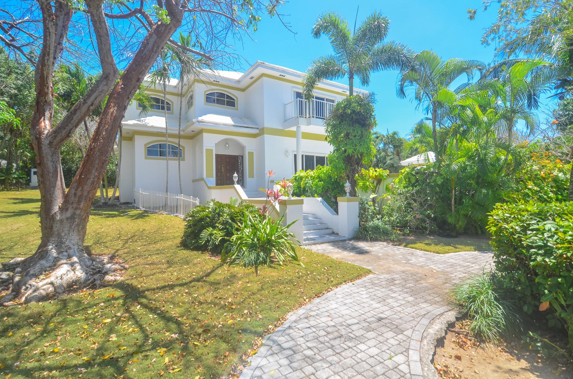 /listing-single-family-home-in-lyford-cay-76293.html from Coldwell Banker Bahamas Real Estate