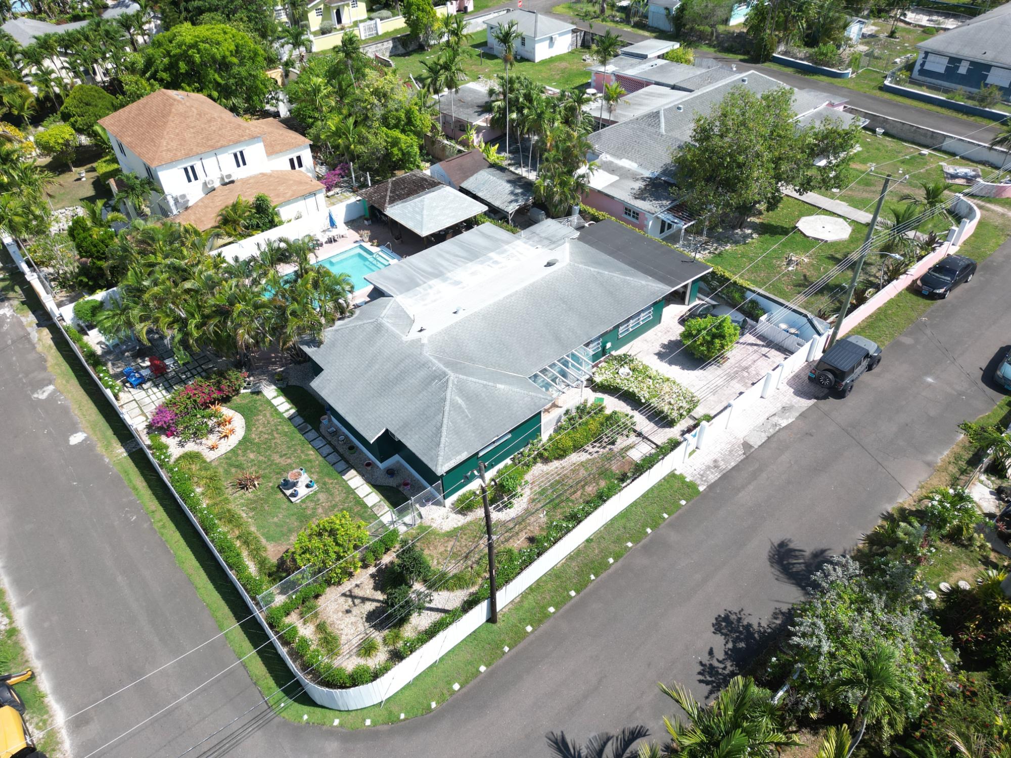 /listing-single-family-home-in-village-road-76387.html from Coldwell Banker Bahamas Real Estate