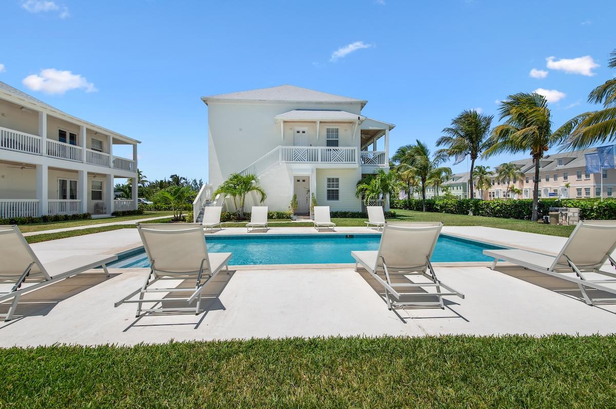/listing-condo-in-yamacraw-76367.html from Coldwell Banker Bahamas Real Estate