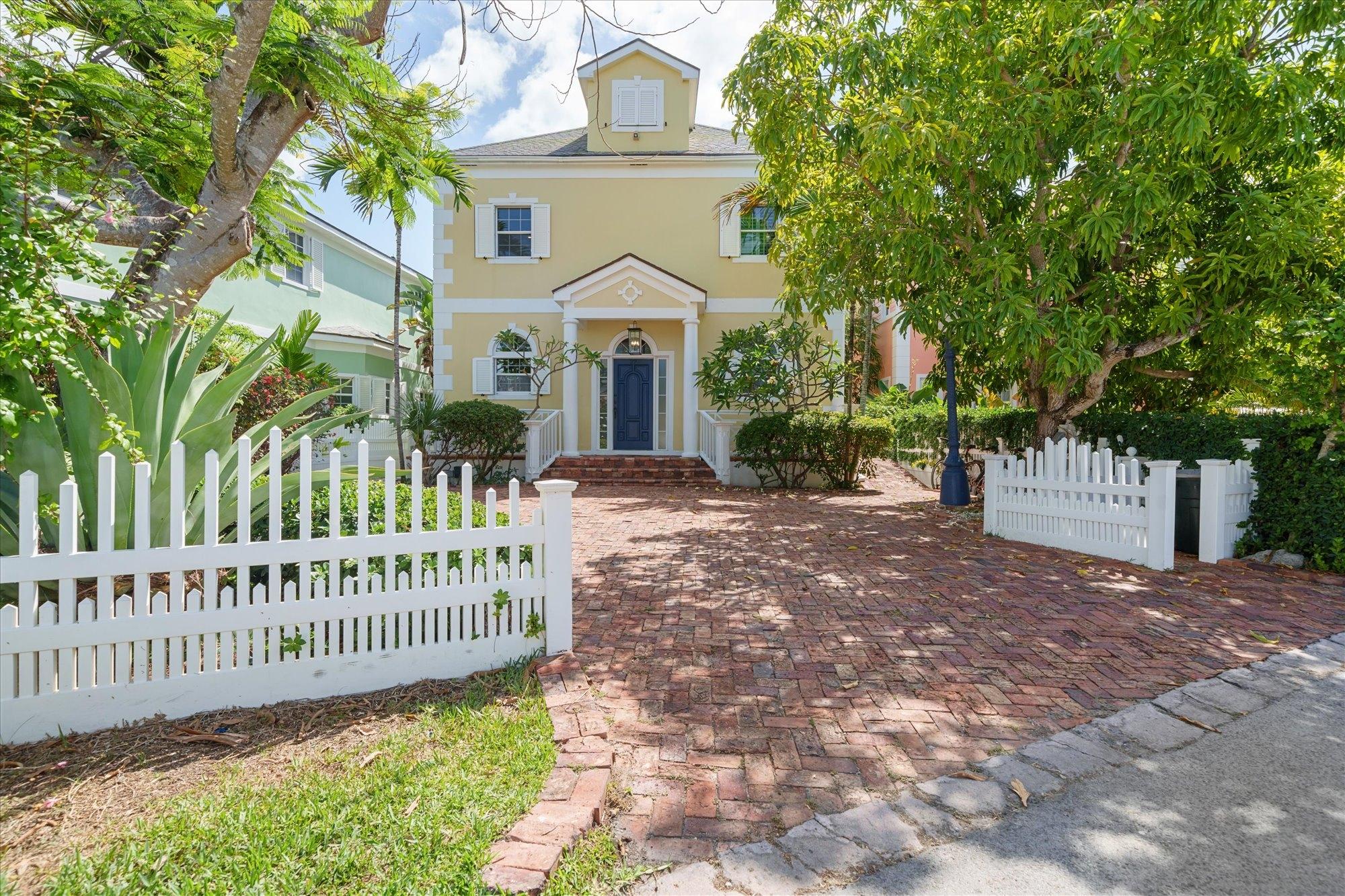 /listing-single-family-home-in-west-bay-street-76853.html from Coldwell Banker Bahamas Real Estate