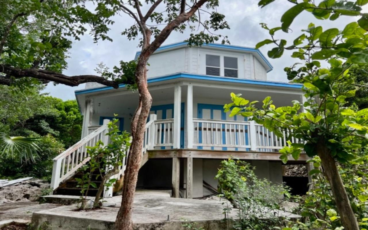 /listing-single-family-home-in-gregory-town-76862.html from Coldwell Banker Bahamas Real Estate