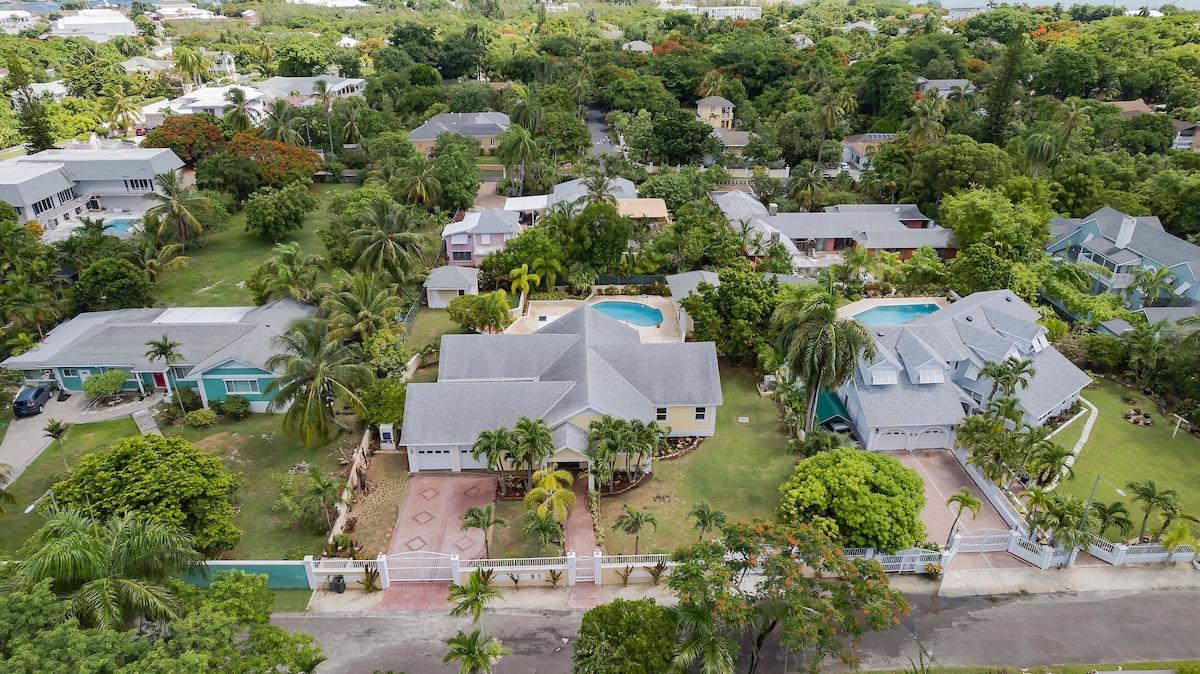 /listing-single-family-home-in-village-road-77144.html from Coldwell Banker Bahamas Real Estate