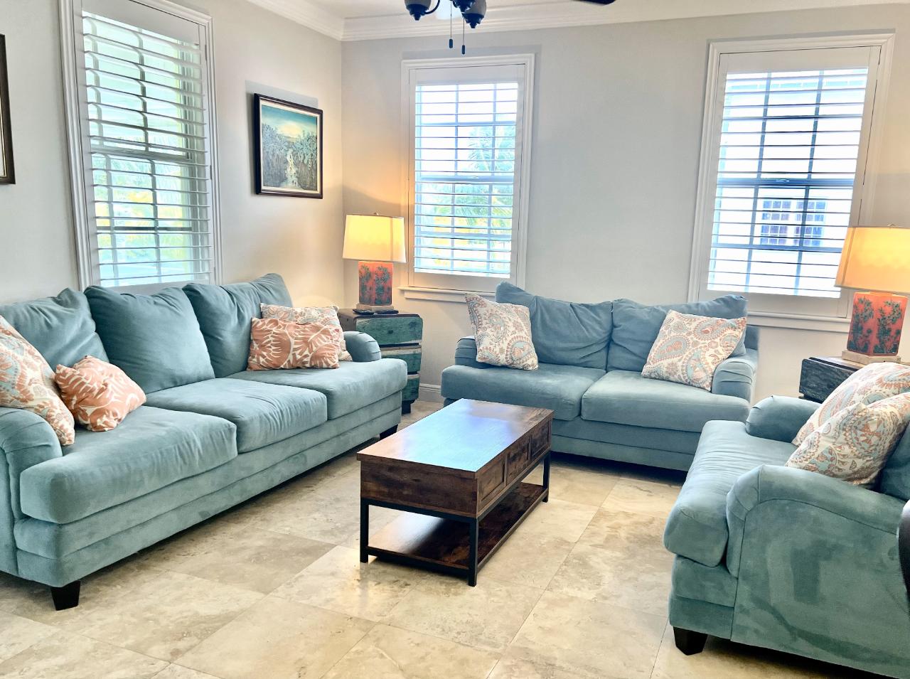 /listing-condo-in-yamacraw-77580.html from Coldwell Banker Bahamas Real Estate