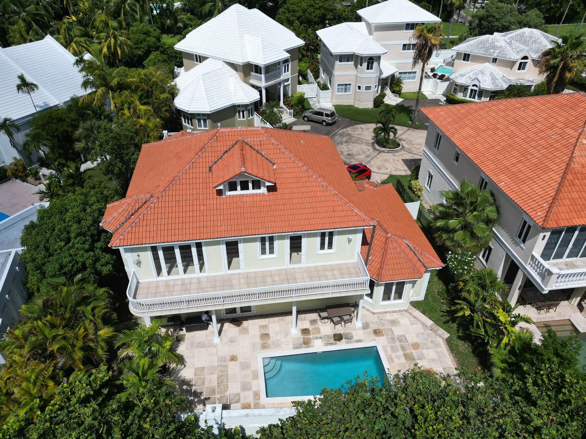/listing-single-family-home-in-paradise-island-77281.html from Coldwell Banker Bahamas Real Estate