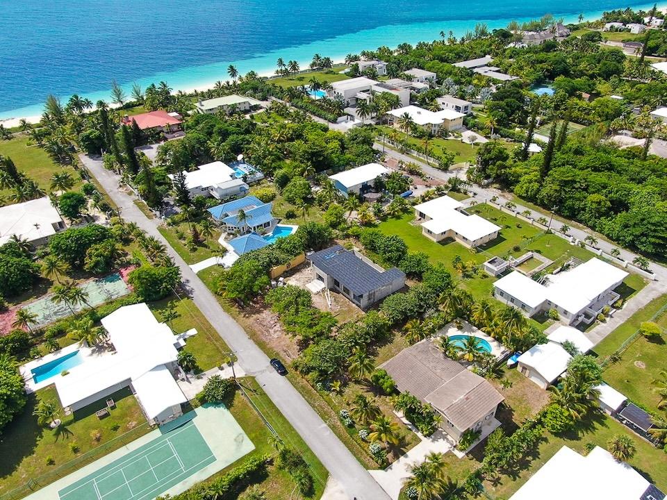 /listing-single-family-home-in-lucaya-77389.html from Coldwell Banker Bahamas Real Estate