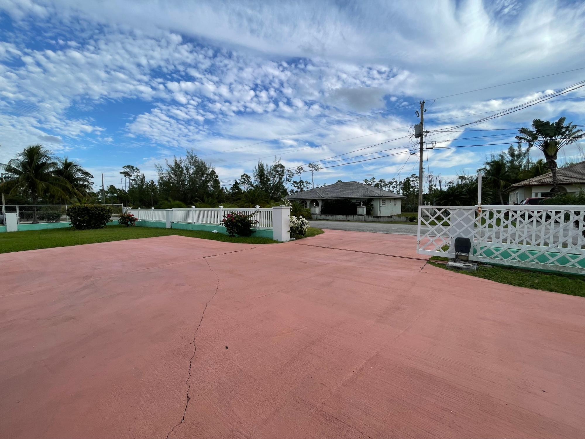 /listing-half-duplex-in-lincoln-green-77404.html from Coldwell Banker Bahamas Real Estate