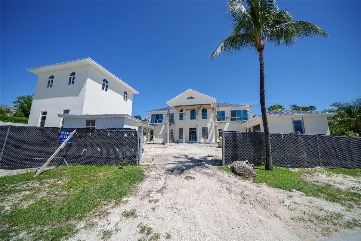/listing-single-family-home-in-paradise-island-77662.html from Coldwell Banker Bahamas Real Estate