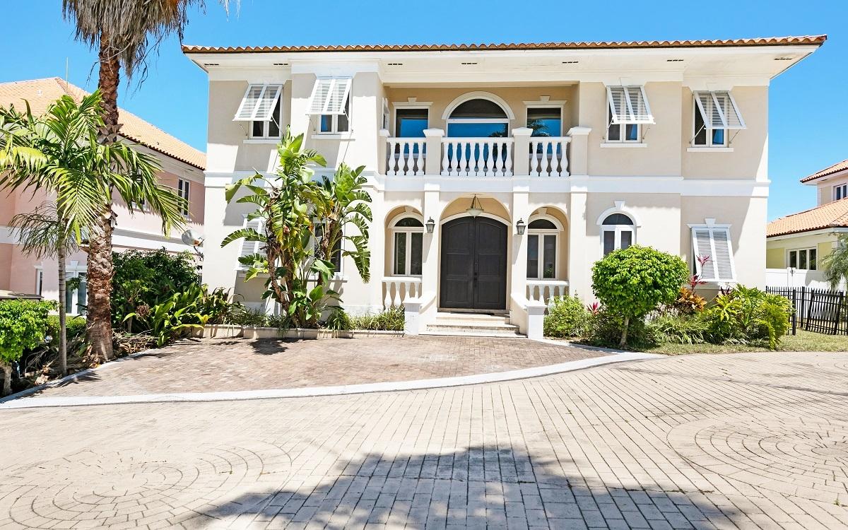 /listing-single-family-home-in-paradise-island-77714.html from Coldwell Banker Bahamas Real Estate
