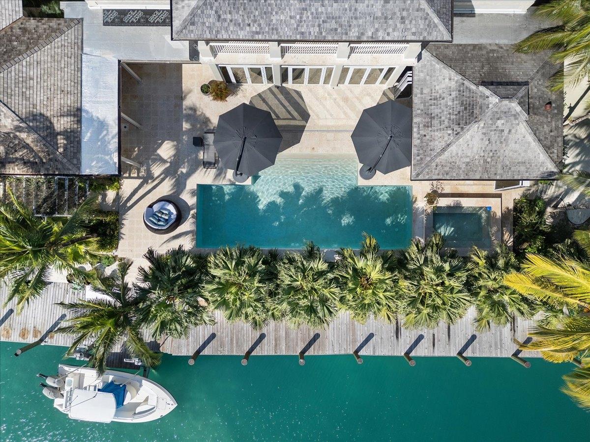 /listing-single-family-home-in-old-fort-bay-77909.html from Coldwell Banker Bahamas Real Estate