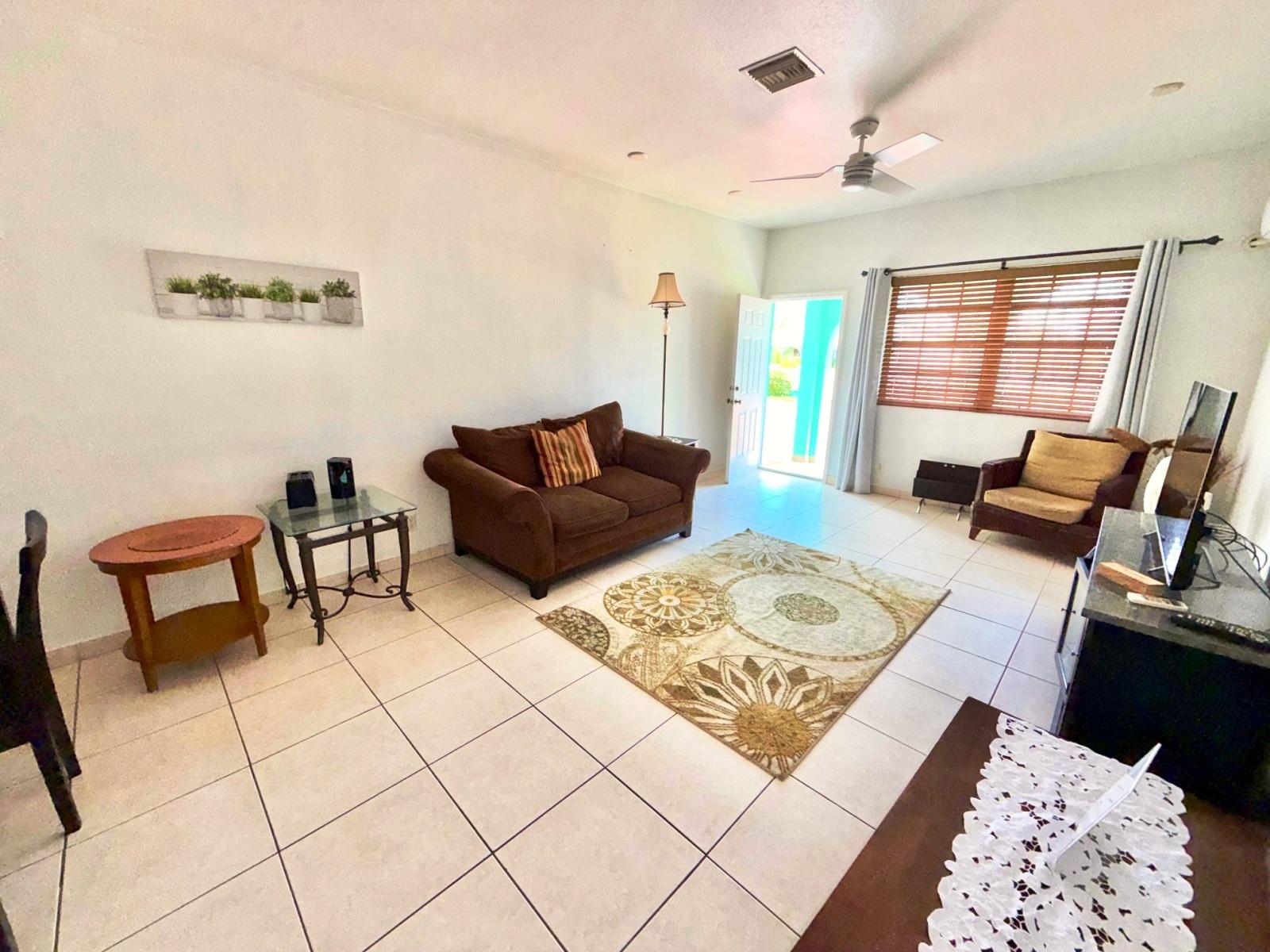 /listing-triplex-in-lincoln-green-77788.html from Coldwell Banker Bahamas Real Estate