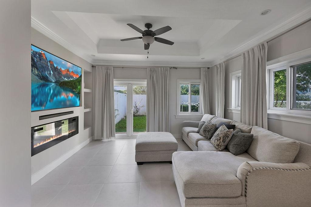 /listing-half-duplex-in-west-bay-street-79007.html from Coldwell Banker Bahamas Real Estate