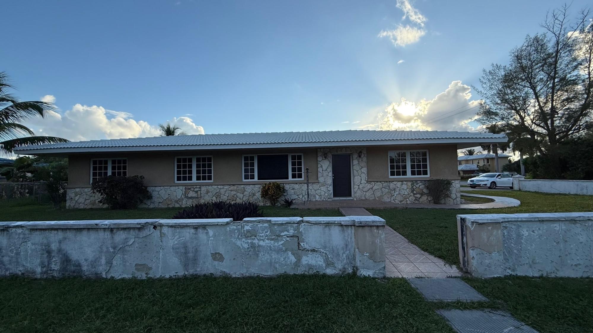 /listing-single-family-home-in-lucaya-77853.html from Coldwell Banker Bahamas Real Estate