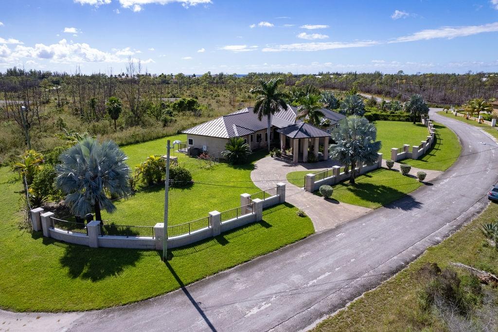 /listing-single-family-home-in-fortune-bay-78009.html from Coldwell Banker Bahamas Real Estate