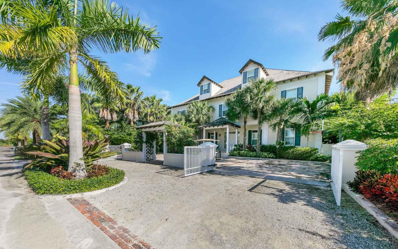 /listing-single-family-home-in-old-fort-bay-78367.html from Coldwell Banker Bahamas Real Estate