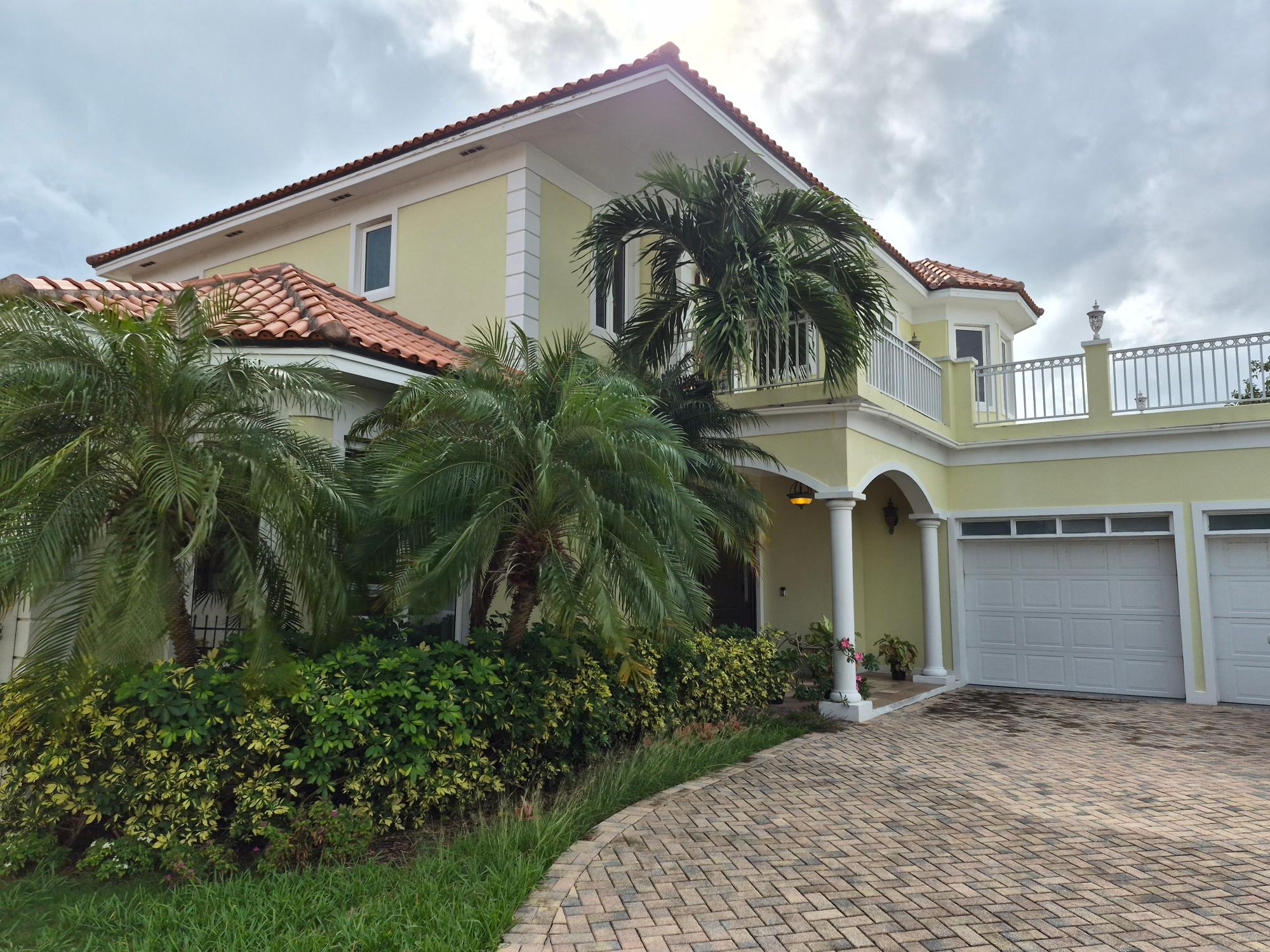 /listing-single-family-home-in-paradise-island-78540.html from Coldwell Banker Bahamas Real Estate