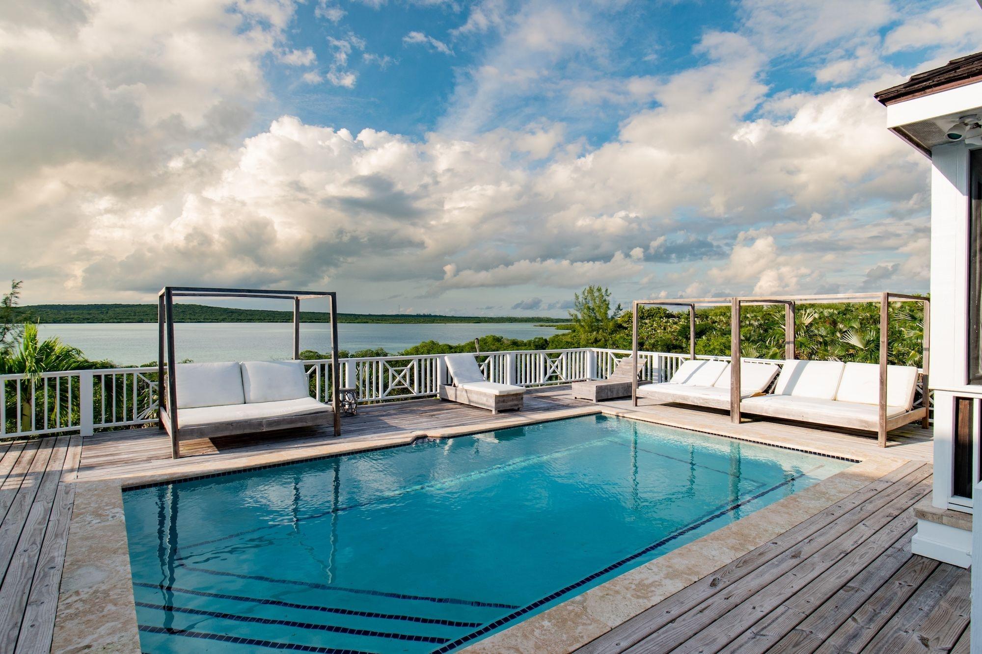 /listing-single-family-home-in-windermere-island-78631.html from Coldwell Banker Bahamas Real Estate