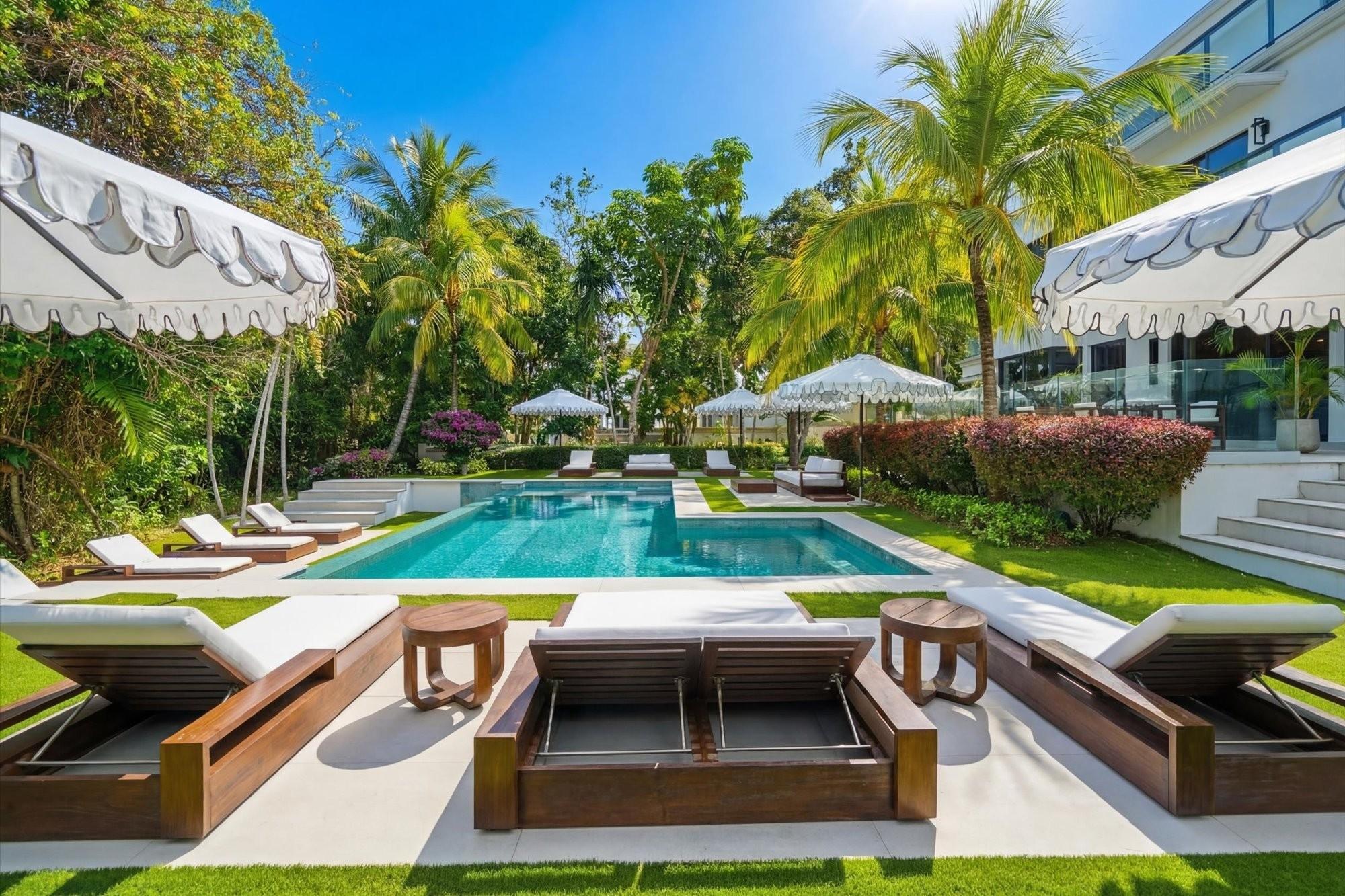 /listing-single-family-home-in-lyford-cay-79821.html from Coldwell Banker Bahamas Real Estate