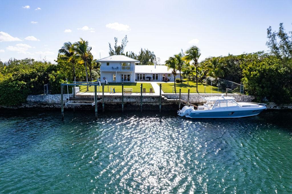 /listing-single-family-home-in-fortune-bay-79811.html from Coldwell Banker Bahamas Real Estate