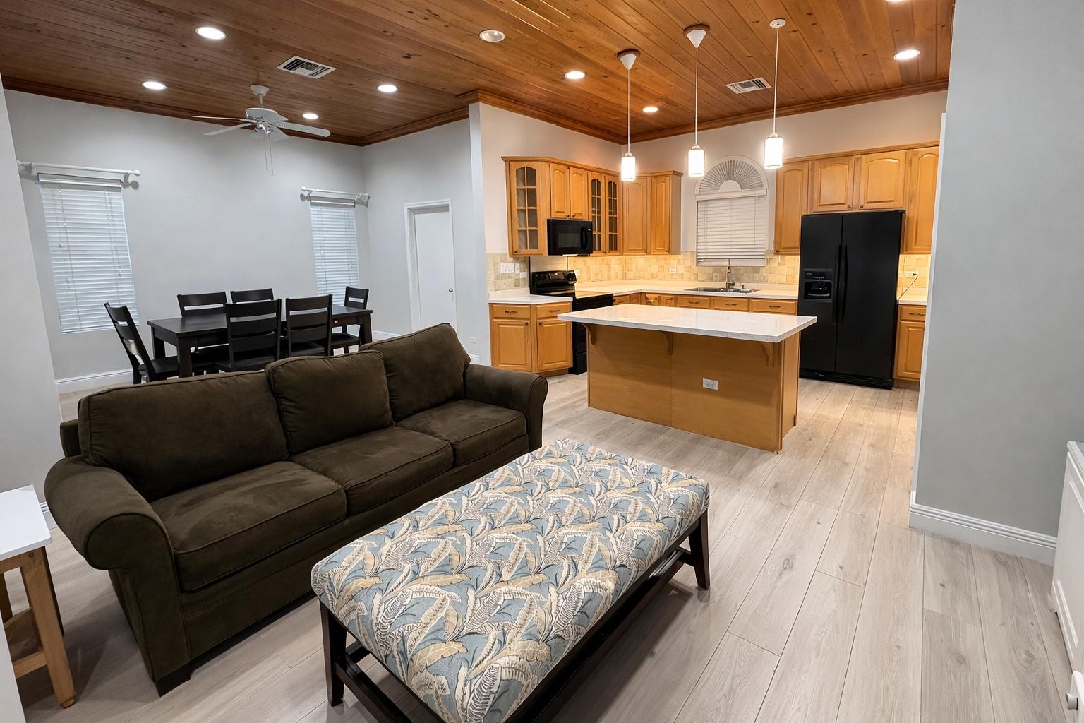 /listing-half-duplex-in-yamacraw-79834.html from Coldwell Banker Bahamas Real Estate